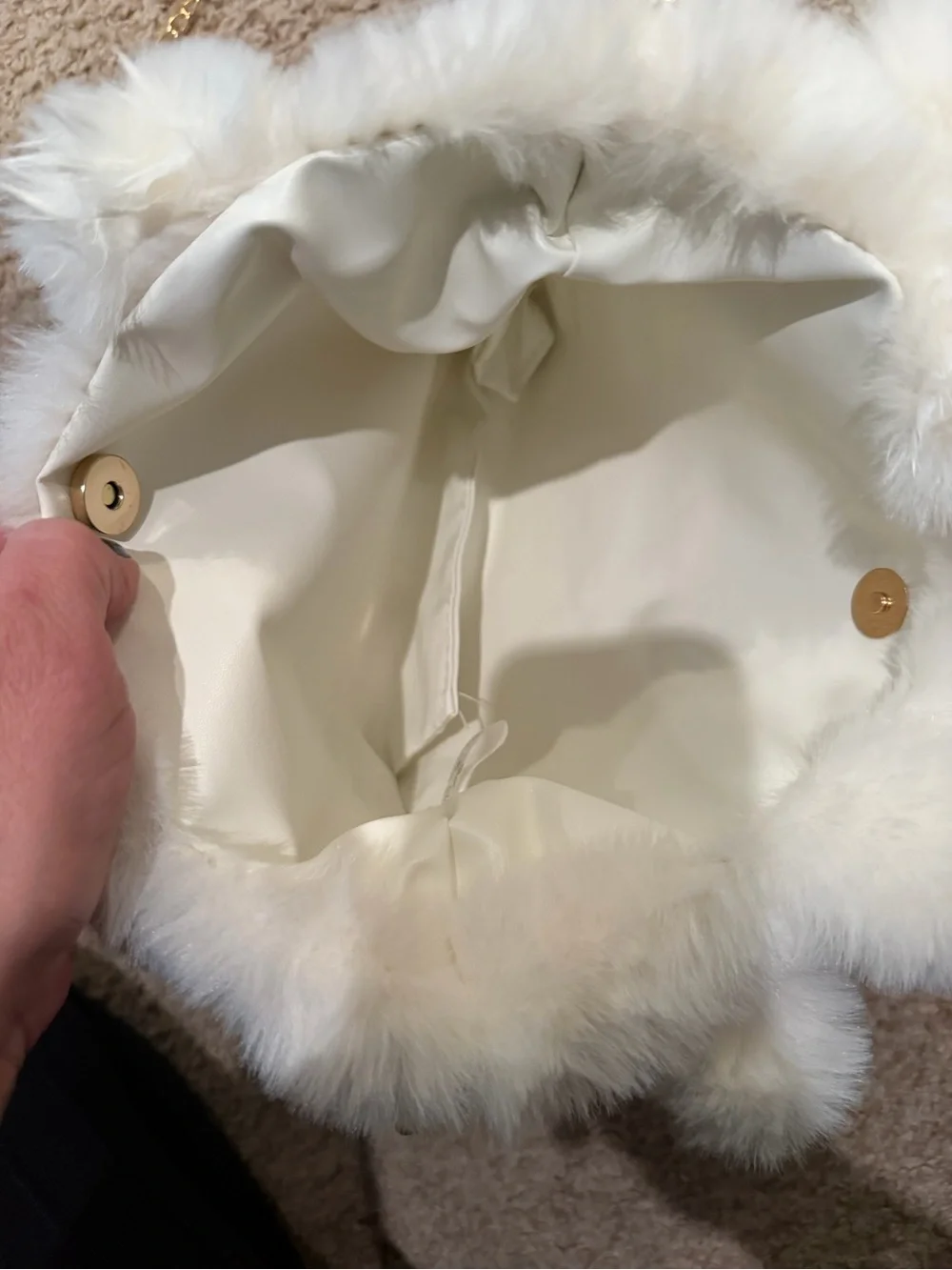 Cute White Faux Fur Cat Face Crossbody Bag with Gold Chain